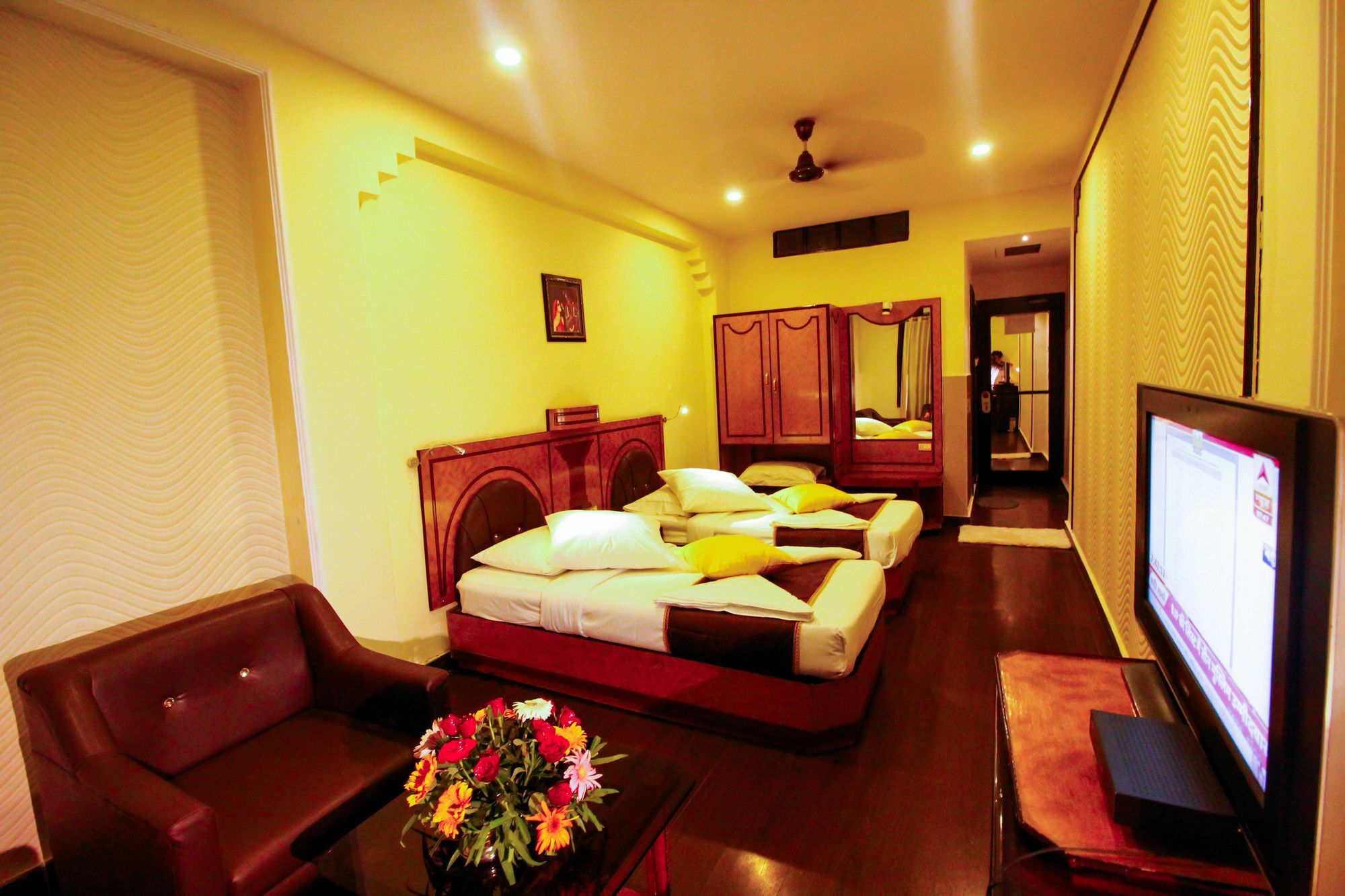 Hotel Rishi Regency Jabalpur Bagian luar foto